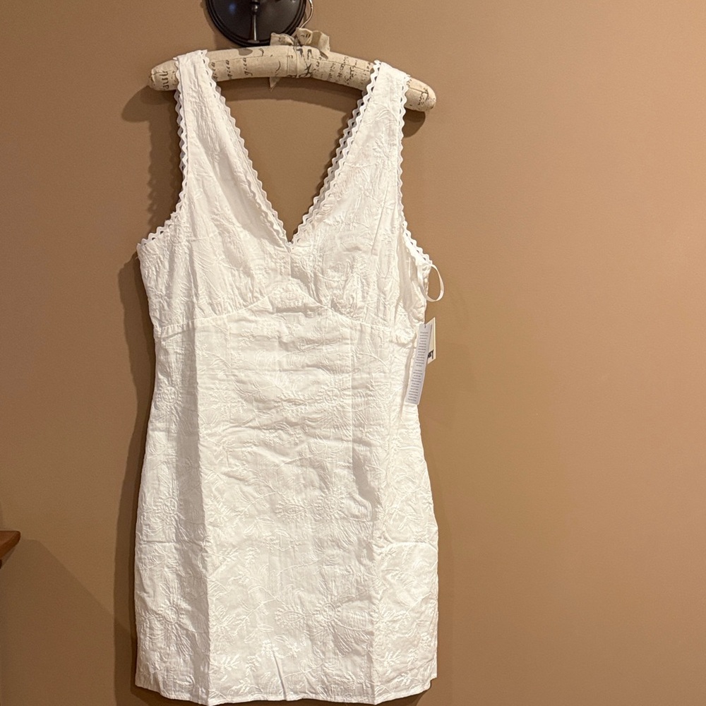 NWT- The Good Journey-Embroidered White V-Neck Dress
